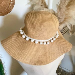 Sold traw hat with pom poms